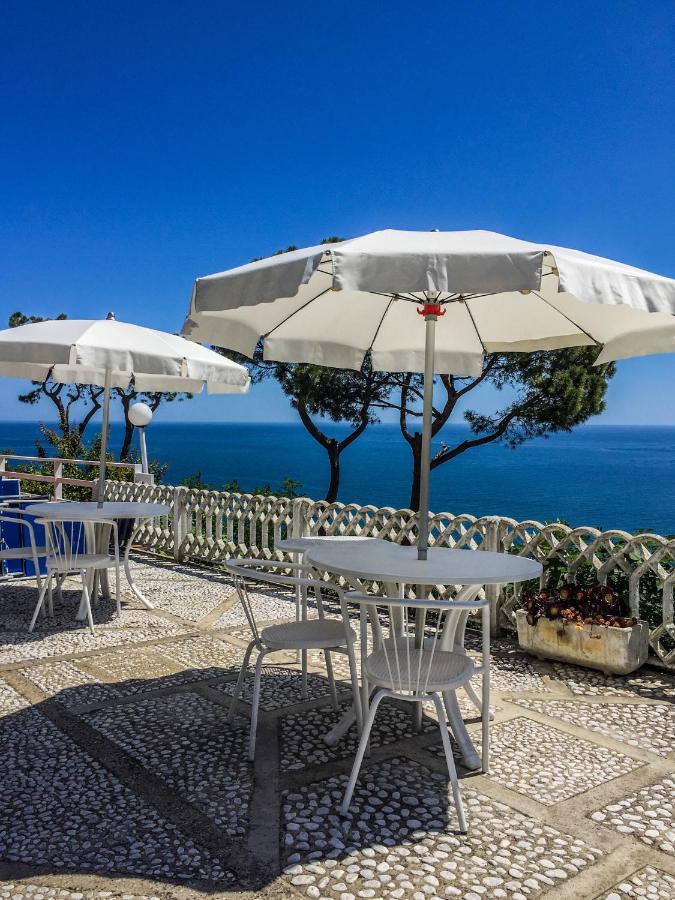 Bed & Breakfast Sea View Di Amedeo Sirolo