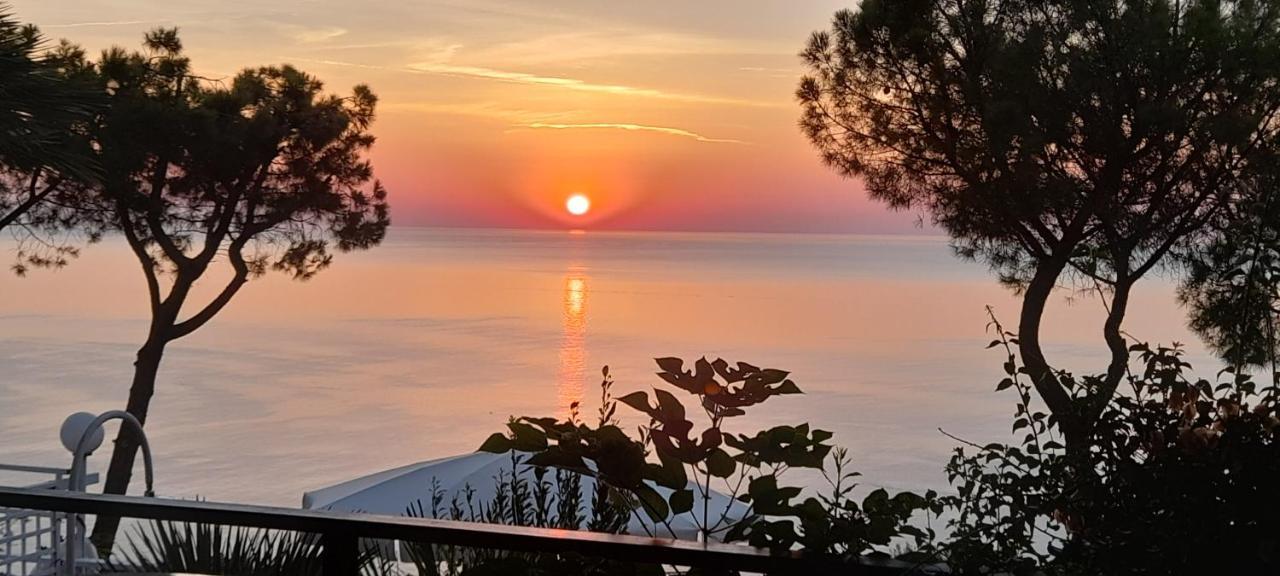 Sea View Di Amedeo Bed & Breakfast *
